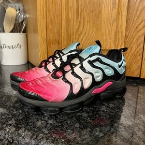 Women Nike Vapormax Plus! Size 8.5 -Only worn three times!!